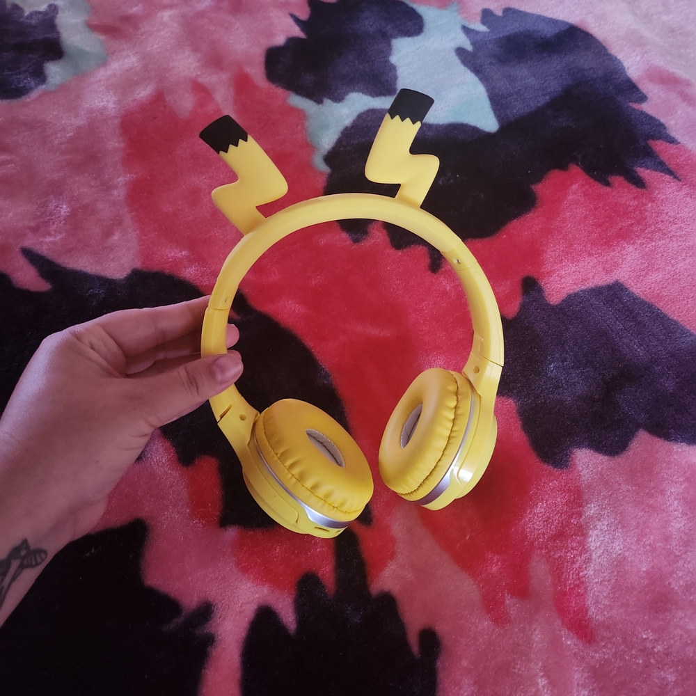 Amazon Yellow On-Ear Headphones with Playful Design
